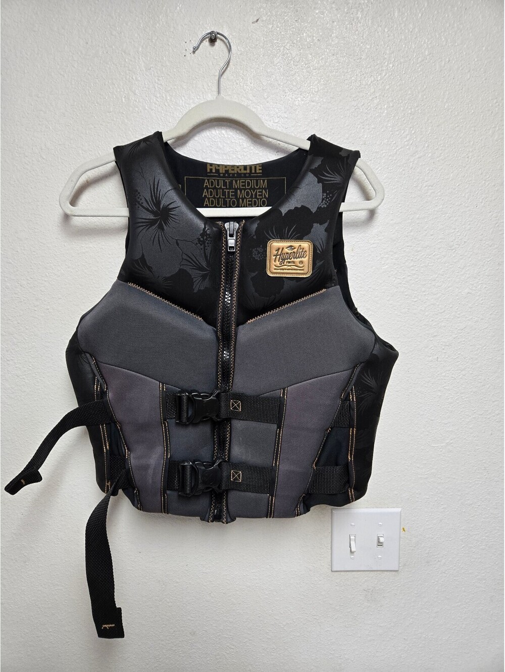 Hyperlite life Vest adult medium